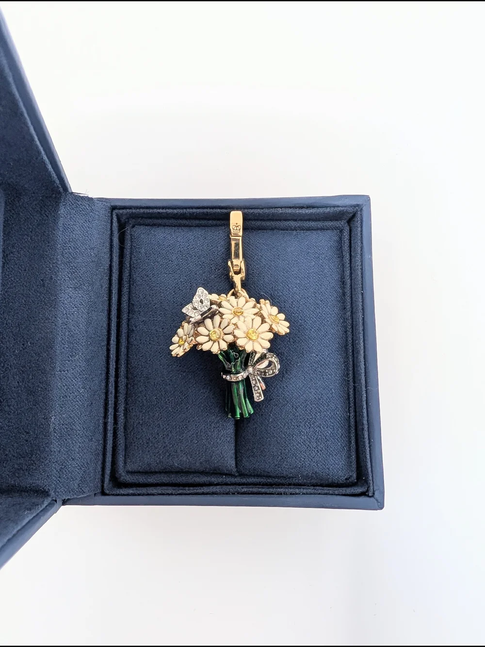 Juicy Couture Y2K Daisy Bouquet Charm with White Enamel Green Accent Butterfly - Picture 7 of 8